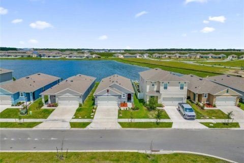 Villa ou maison à louer à Kissimmee, Floride: 3 chambres, 140.84 m2 № 2431828 - photo 2