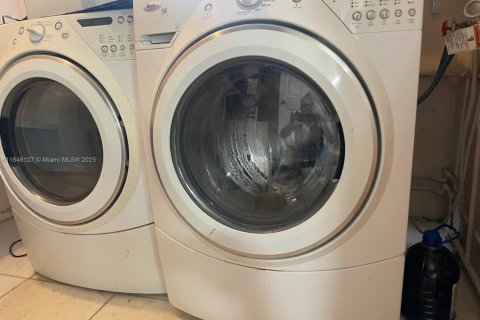 Villa ou maison à louer à Hollywood, Floride: 3 chambres, 128.39 m2 № 1842696 - photo 18