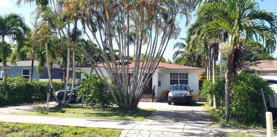 Villa ou maison à Hollywood, Floride 3 chambres, 128.39 m2 № 1842696
