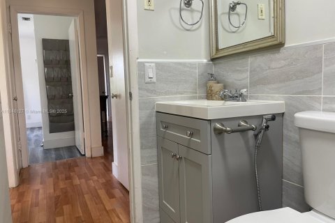 Villa ou maison à louer à Hollywood, Floride: 3 chambres, 128.39 m2 № 1842696 - photo 11