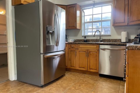 Villa ou maison à louer à Hollywood, Floride: 3 chambres, 128.39 m2 № 1842696 - photo 13