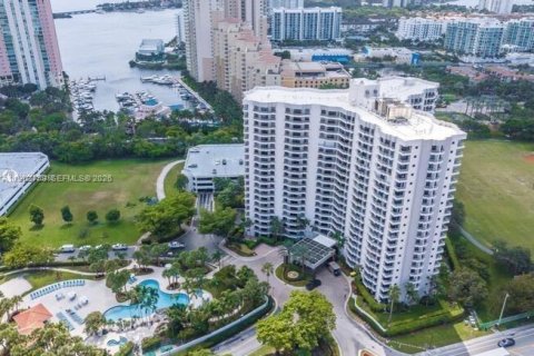 Кондоминиум с 2 спальнями в Авентура, Флорида № 2025837