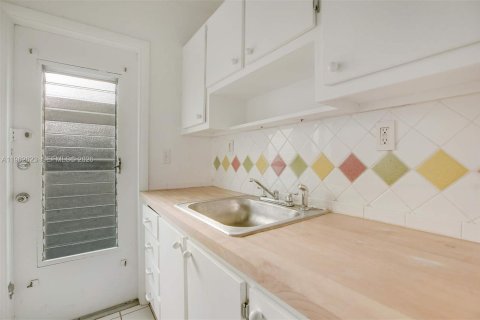 Снять в аренду квартиру в Майами-Бич, Флорида 41.53м2, № 2080949 - фото 18