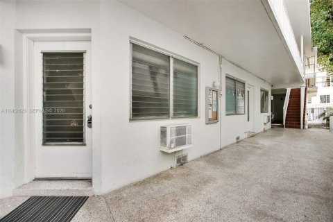 Снять в аренду квартиру в Майами-Бич, Флорида 41.53м2, № 2080949 - фото 10