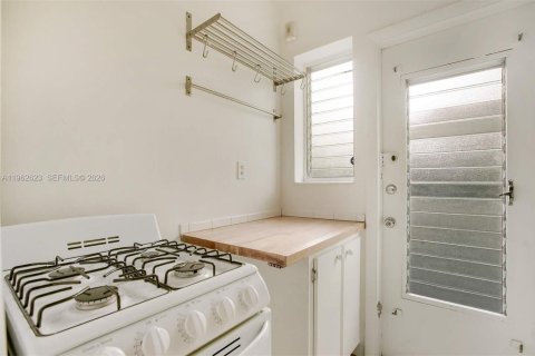 Снять в аренду квартиру в Майами-Бич, Флорида 41.53м2, № 2080949 - фото 19