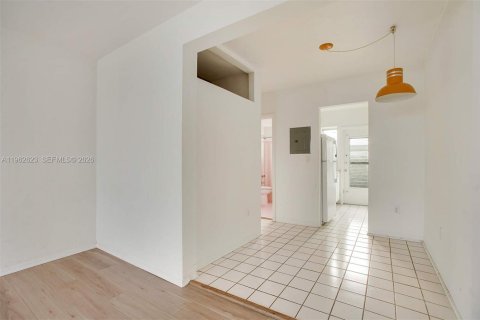 Снять в аренду квартиру в Майами-Бич, Флорида 41.53м2, № 2080949 - фото 16
