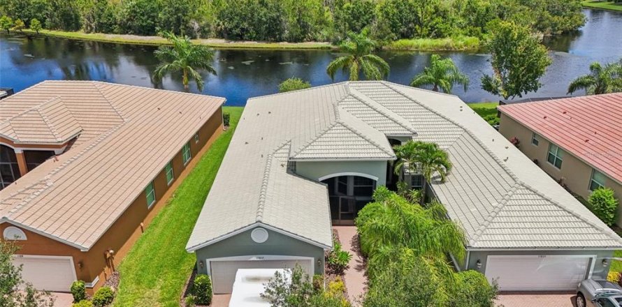House in Wimauma, Florida 2 bedrooms, 162.3 sq.m. № 1853587