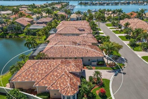 House in Palmetto, Florida 2 bedrooms, 159.23 sq.m. № 2118057