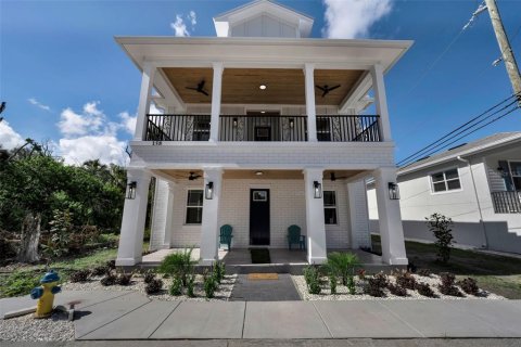 Villa ou maison à Tarpon Springs, Floride 3 chambres, 241.55 m2 № 2141152