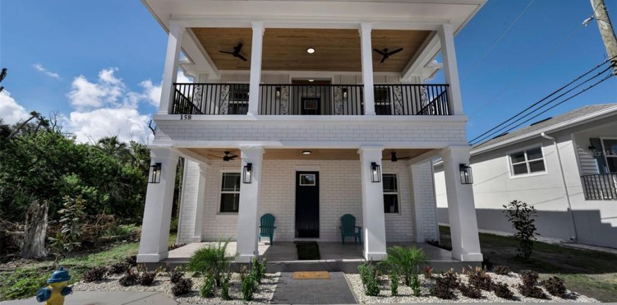 Casa en Tarpon Springs, Florida 3 dormitorios, 241.55 m2 № 2141152
