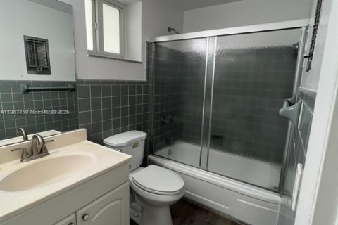 Condominio en venta en Hallandale Beach, Florida, 2 dormitorios, 117.06 m2 № 2048269 - foto 13