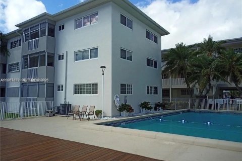 Condominio en venta en Hallandale Beach, Florida, 2 dormitorios, 117.06 m2 № 2048269 - foto 20