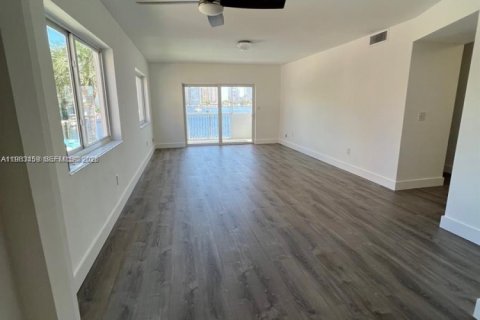 Condominio en venta en Hallandale Beach, Florida, 2 dormitorios, 117.06 m2 № 2048269 - foto 8