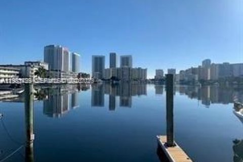 Condominio en venta en Hallandale Beach, Florida, 2 dormitorios, 117.06 m2 № 2048269 - foto 22