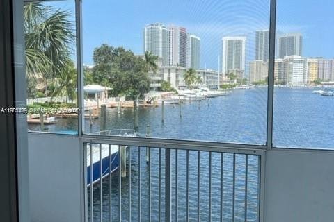Condominio en venta en Hallandale Beach, Florida, 2 dormitorios, 117.06 m2 № 2048269 - foto 6