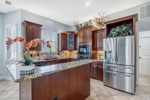 House in Lakeland, Florida 5 bedrooms, 265.61 sq.m. № 2228323 - photo 12