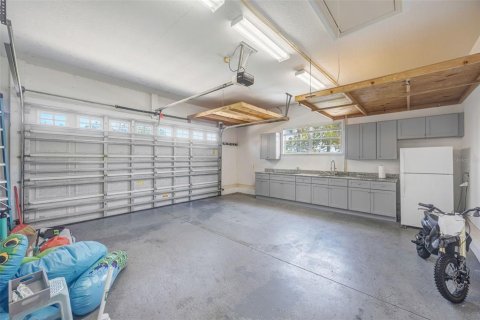 House in Lakeland, Florida 5 bedrooms, 265.61 sq.m. № 2228323 - photo 15