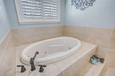 House in Lakeland, Florida 5 bedrooms, 265.61 sq.m. № 2228323 - photo 23