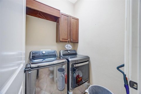 House in Lakeland, Florida 5 bedrooms, 265.61 sq.m. № 2228323 - photo 14