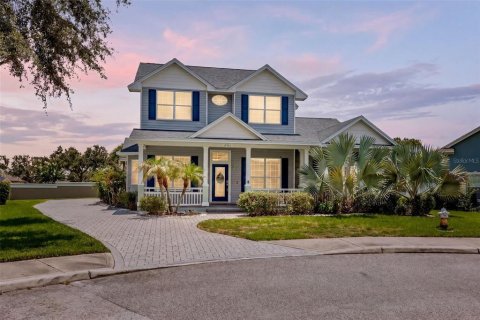 House in Lakeland, Florida 5 bedrooms, 265.61 sq.m. № 2228323