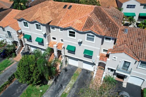 Townhouse in Sunrise, Florida 3 bedrooms, 171.68 sq.m. № 2050810