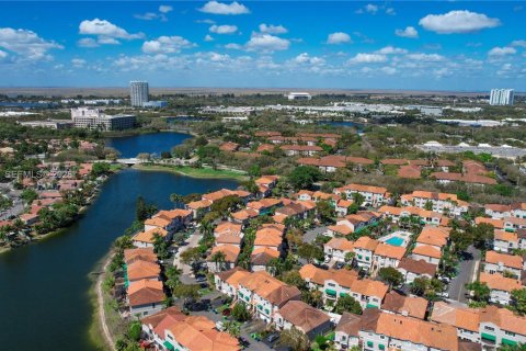 Townhouse in Sunrise, Florida 3 bedrooms, 171.68 sq.m. № 2050810 - photo 5