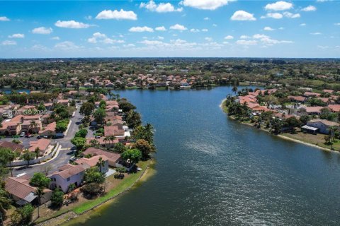 Townhouse in Sunrise, Florida 3 bedrooms, 171.68 sq.m. № 2050810 - photo 3