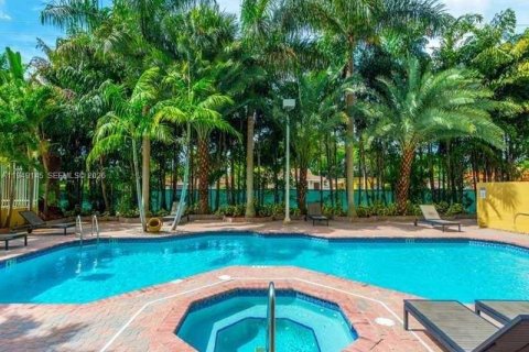 Condominio en alquiler en Miami, Florida, 1 dormitorio, 53.42 m2 № 2010394 - foto 2