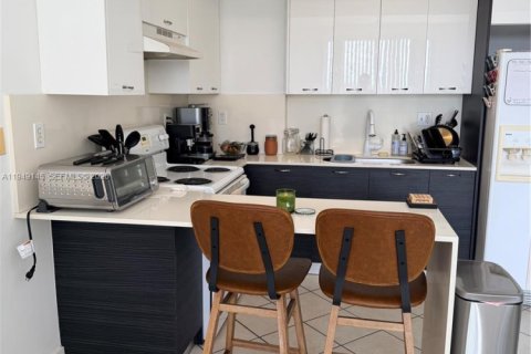 Condominio en alquiler en Miami, Florida, 1 dormitorio, 53.42 m2 № 2010394 - foto 4
