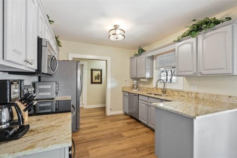 Villa ou maison à louer à Tampa, Floride: 3 chambres, 128.21 m2 № 2399522 - photo 10