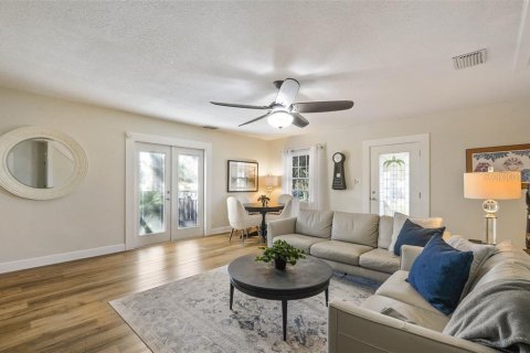 Villa ou maison à louer à Tampa, Floride: 3 chambres, 128.21 m2 № 2399522 - photo 4