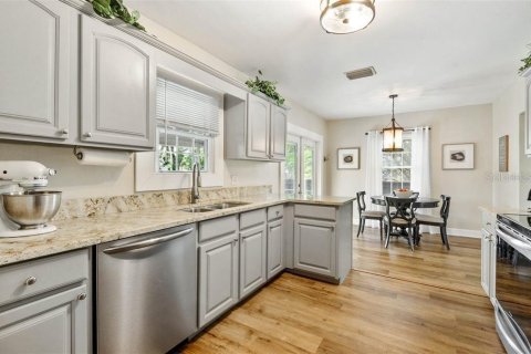 Villa ou maison à louer à Tampa, Floride: 3 chambres, 128.21 m2 № 2399522 - photo 12