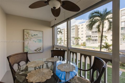 Copropriété à vendre à Hallandale Beach, Floride: 2 chambres, 101.45 m2 № 2088863 - photo 14