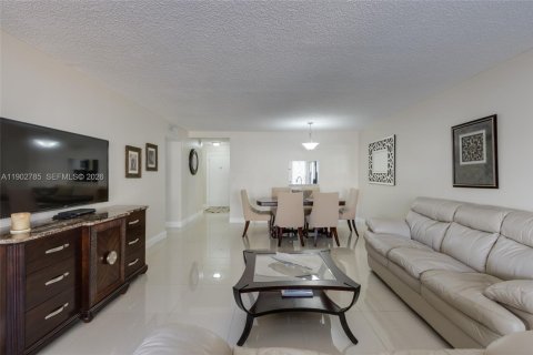 Copropriété à vendre à Hallandale Beach, Floride: 2 chambres, 101.45 m2 № 2088863 - photo 13