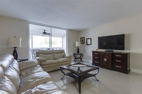 Copropriété à vendre à Hallandale Beach, Floride: 2 chambres, 101.45 m2 № 2088863 - photo 9