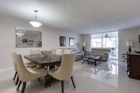 Copropriété à vendre à Hallandale Beach, Floride: 2 chambres, 101.45 m2 № 2088863 - photo 5