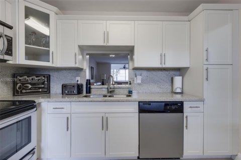 Condo à Hallandale Beach, Floride, 2 chambres  № 2088863