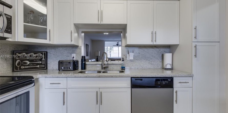Condo à Hallandale Beach, Floride, 2 chambres  № 2088863