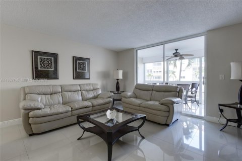 Copropriété à vendre à Hallandale Beach, Floride: 2 chambres, 101.45 m2 № 2088863 - photo 6