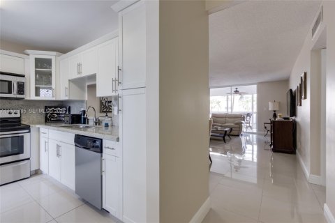 Copropriété à vendre à Hallandale Beach, Floride: 2 chambres, 101.45 m2 № 2088863 - photo 4