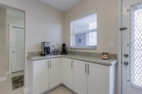 Copropriété à vendre à Hallandale Beach, Floride: 2 chambres, 101.45 m2 № 2088863 - photo 2