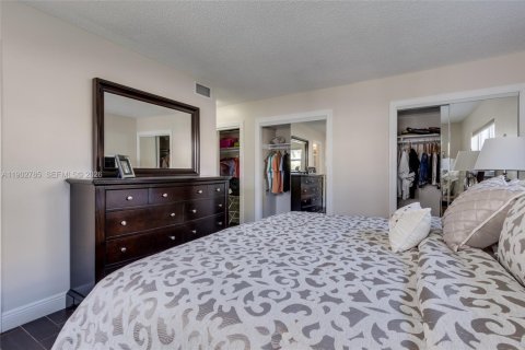 Copropriété à vendre à Hallandale Beach, Floride: 2 chambres, 101.45 m2 № 2088863 - photo 25