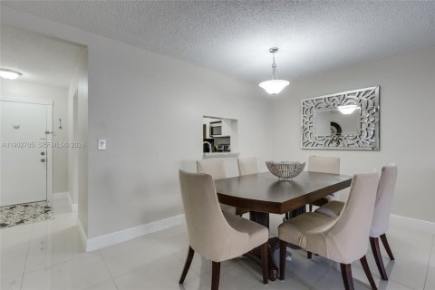Copropriété à vendre à Hallandale Beach, Floride: 2 chambres, 101.45 m2 № 2088863 - photo 7