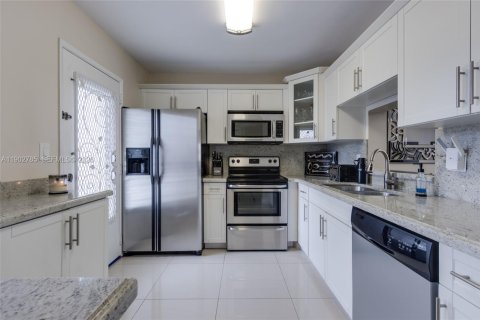 Copropriété à vendre à Hallandale Beach, Floride: 2 chambres, 101.45 m2 № 2088863 - photo 3