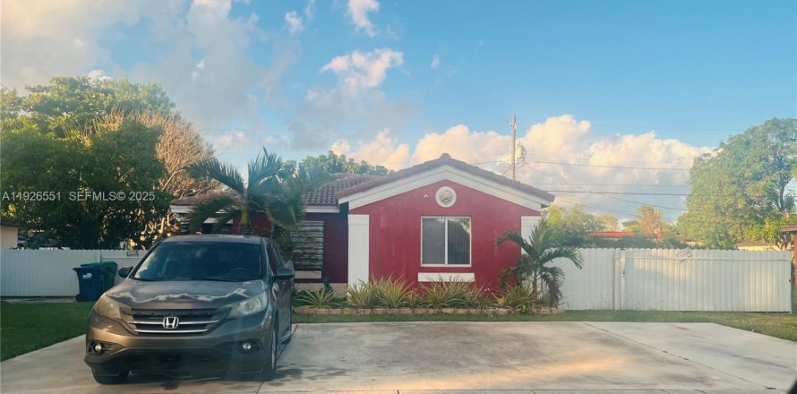 Casa en Miami, Florida 4 dormitorios, 129.13 m2 № 1986544