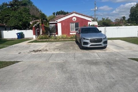 Villa ou maison à vendre à Miami, Floride: 4 chambres, 129.13 m2 № 1986544 - photo 23