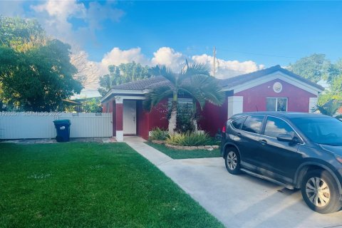 Casa en venta en Miami, Florida, 4 dormitorios, 129.13 m2 № 1986544 - foto 2