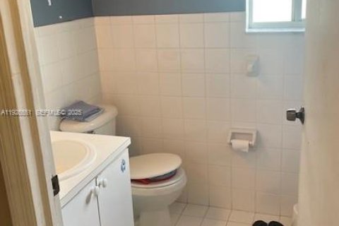 Villa ou maison à vendre à Miami, Floride: 4 chambres, 129.13 m2 № 1986544 - photo 13