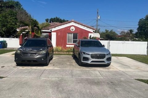 Villa ou maison à vendre à Miami, Floride: 4 chambres, 129.13 m2 № 1986544 - photo 5