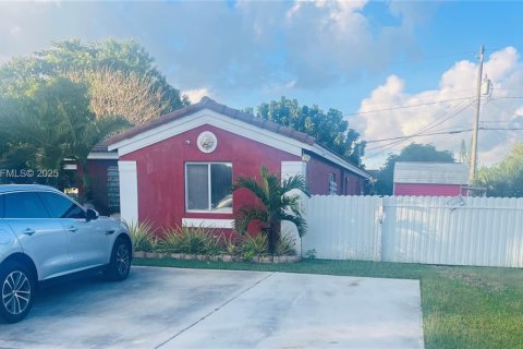 Casa en venta en Miami, Florida, 4 dormitorios, 129.13 m2 № 1986544 - foto 4